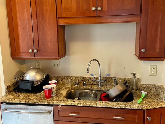 4th image of 2109 E Kenwood Blvd