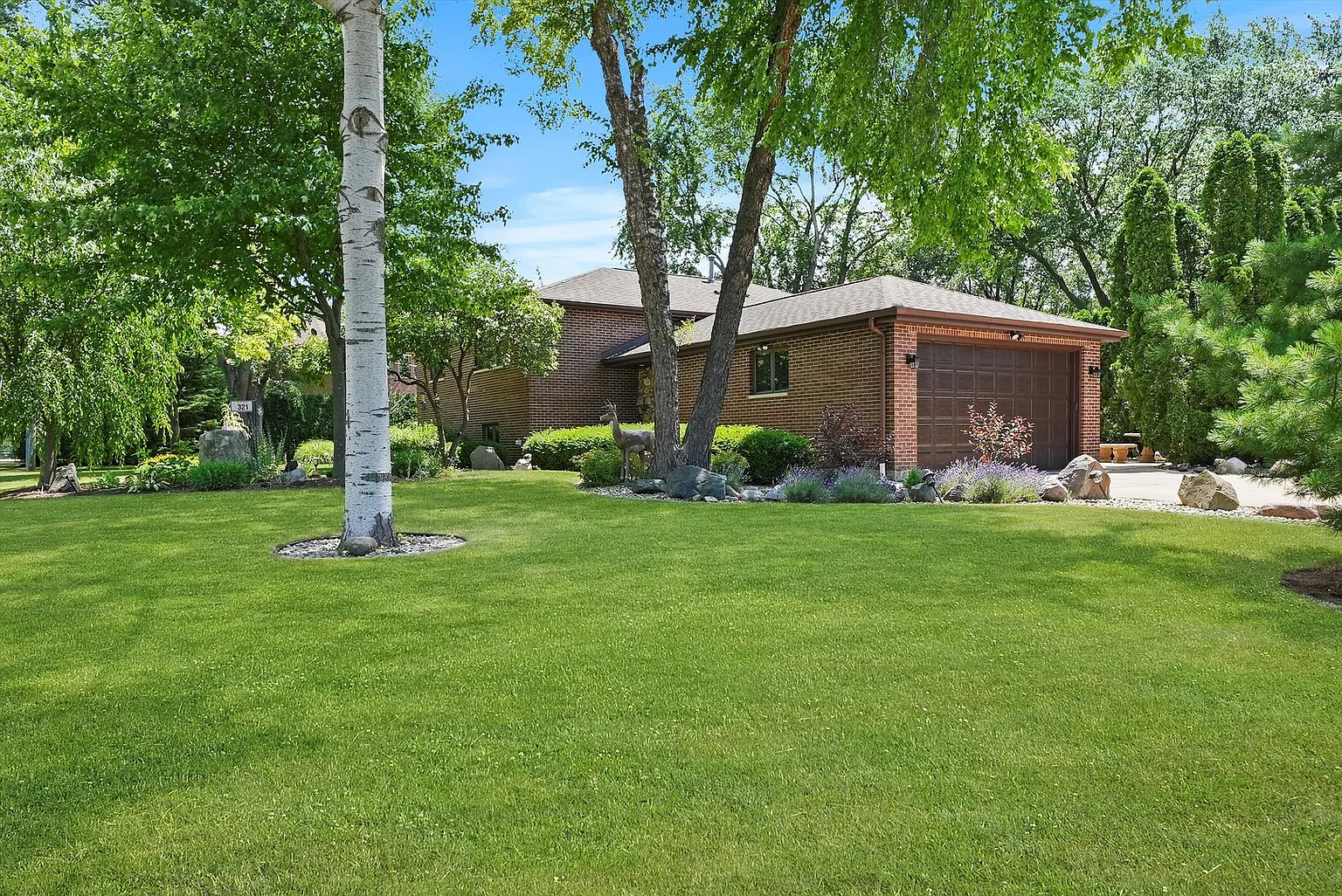 321 Morse Ave photo 1