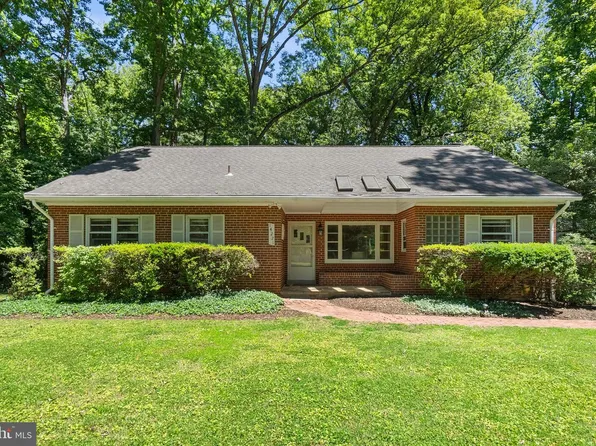 14221 Hi Wood Dr, Rockville, MD 20850