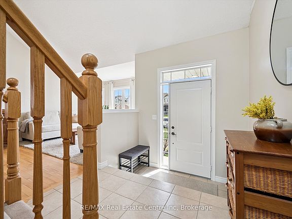 4th image of 556 Black St