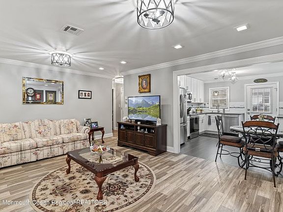 3rd image of 824C Balmoral Ct
