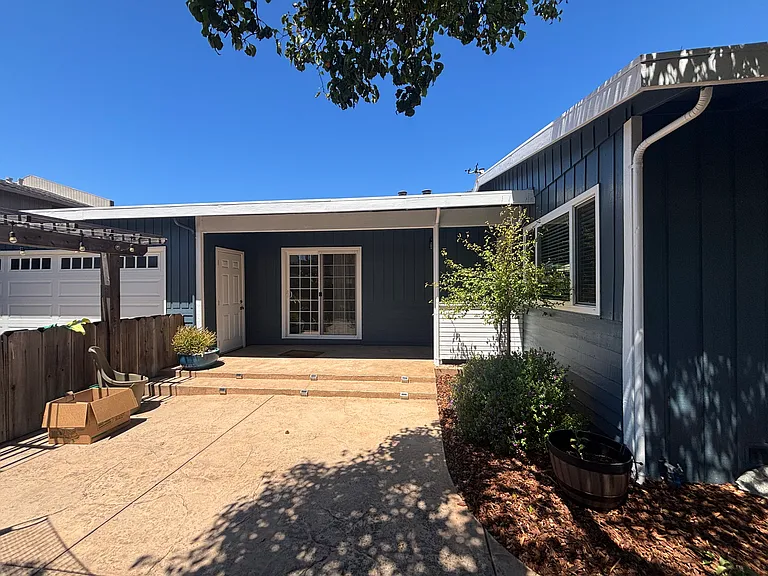 530 Hannon Ave — Photo 2