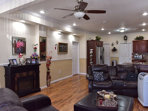 3rd image of 2418 Morgan Ave