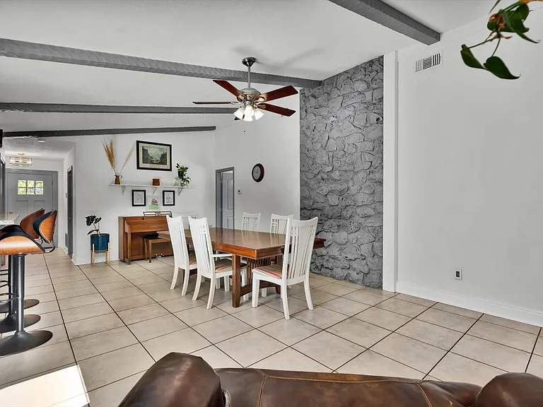 245 Country Circle Dr E — Photo 12