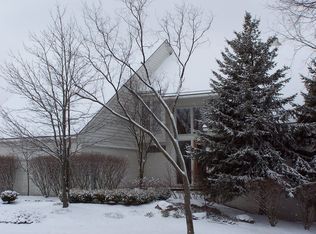 6484 Royal Pointe Dr, West Bloomfield, MI 48322