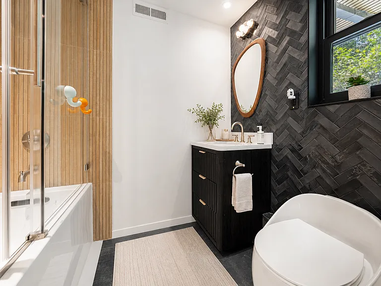 9410 Eden Dr — Photo 37