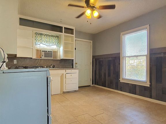 3rd image of 1909 Juanita Ave