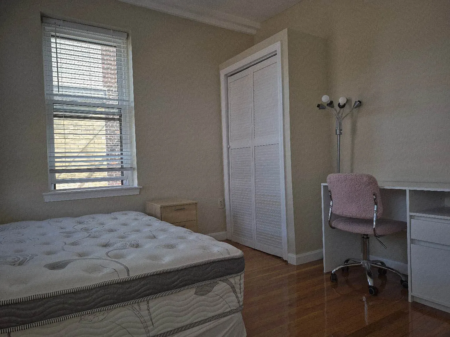 3 bed, 830 sqft, $1,385 — Photo 2