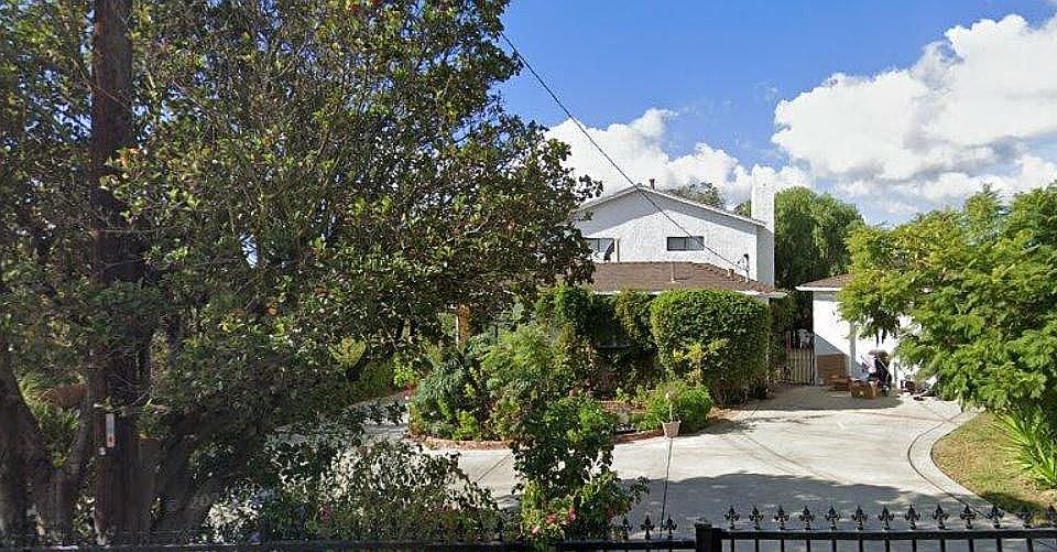 1st image of 303 Alosta Dr