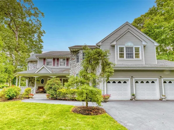 39 Quaker Path, Stony Brook, NY 11790