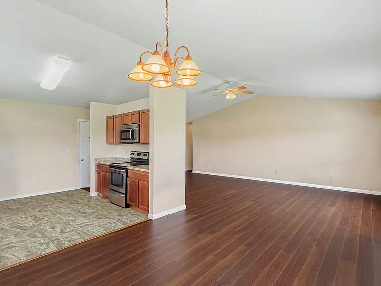 927 Mossy Grove Ln — Photo 8
