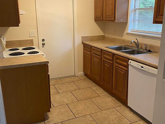 5th image of 6196 Arbutus Dr