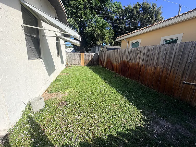 443 Wilder St — Photo 3