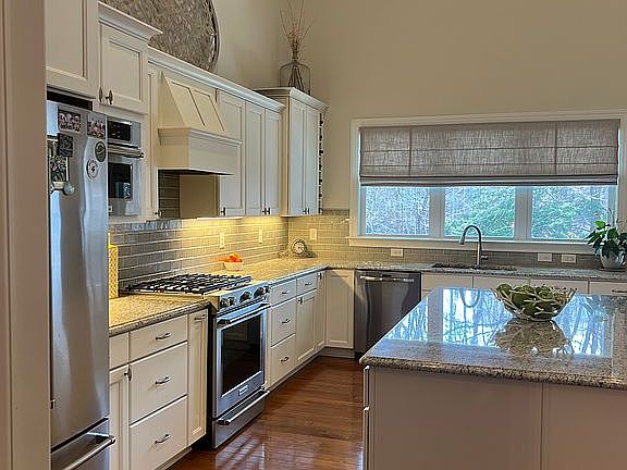 2nd image of 1289 Helmsdale Dr