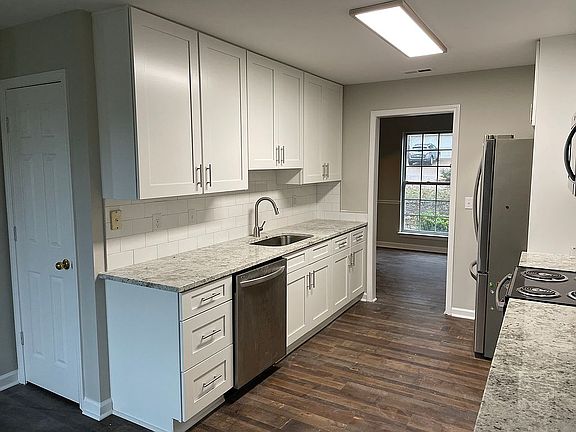 3rd image of 2900 Churchill Ln