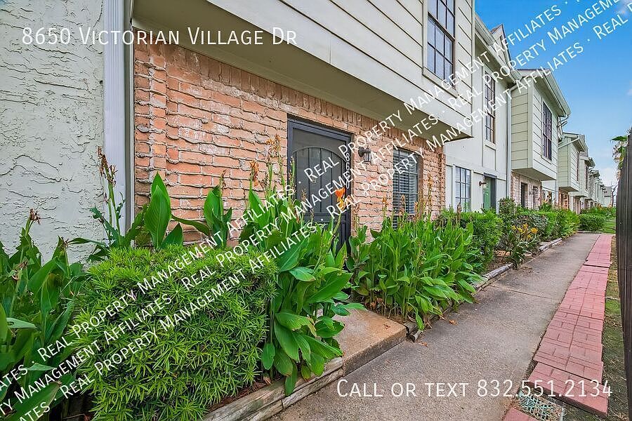 1st image of 8650 Victorian Village Dr