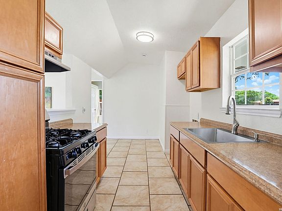 5th image of 130 CHADWICK DR