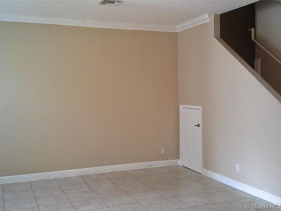 4th image of 3323 Lakeside Dr #39
