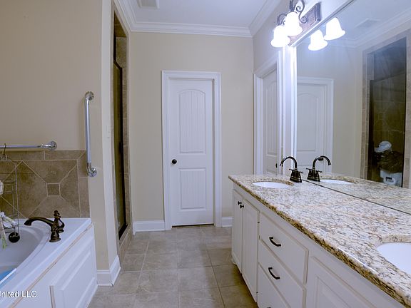 5th image of 206 Willow Crest Cv