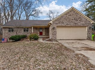 8732 Elizabeth Lake Rd, White Lake, MI 48386