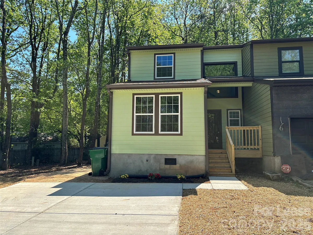 Building Photo - 6211 Spanish Oak Rd