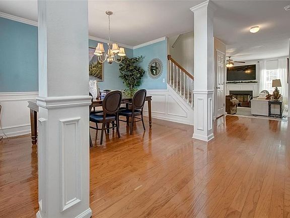 3rd image of 1828 Sandy Trail Dr