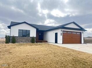 911 13th Ave SW, Watford City, ND 58854