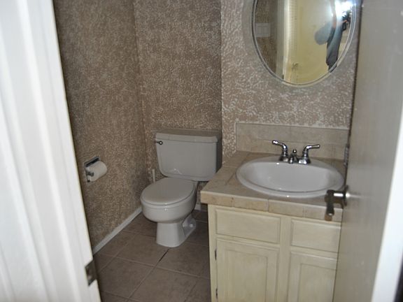 3rd image of 5504 Oakbriar Cir #1