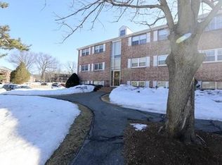 25 Edgelawn Ave APT 8, North Andover, MA 01845