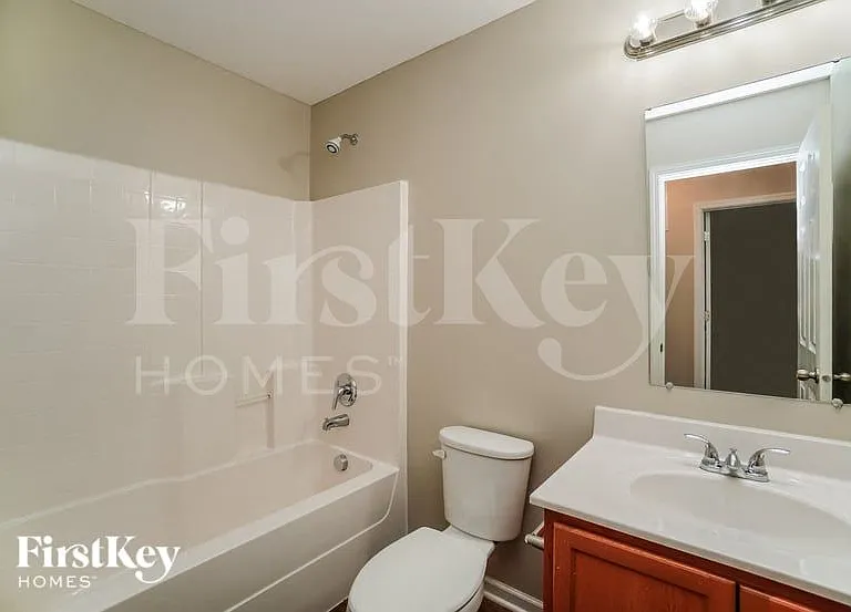 595 Professional Pkwy — Photo 14