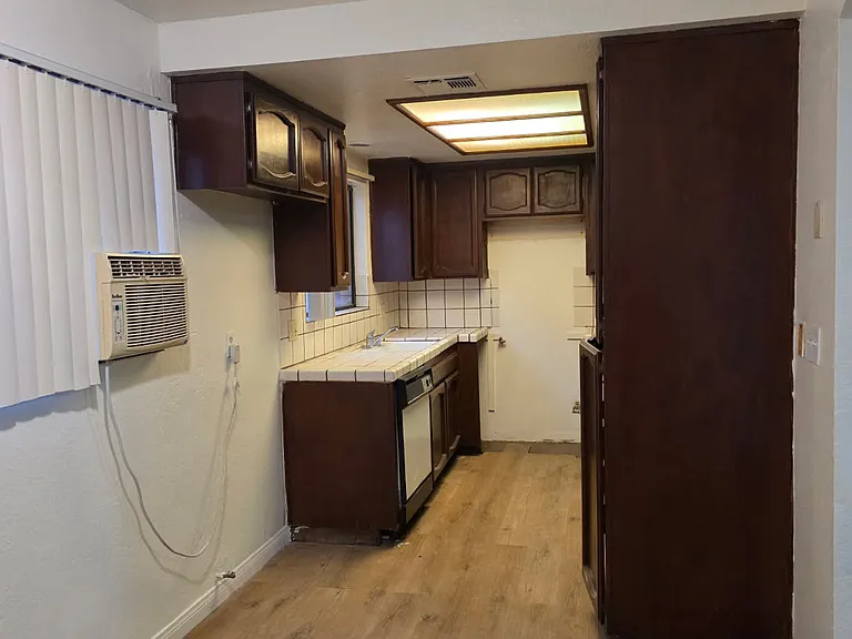14618 Rayen St #121 — Photo 6