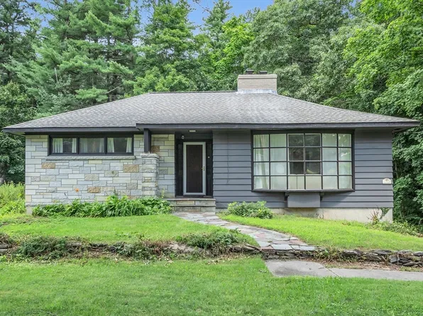 71 Chestnut St, Lunenburg, MA 01462