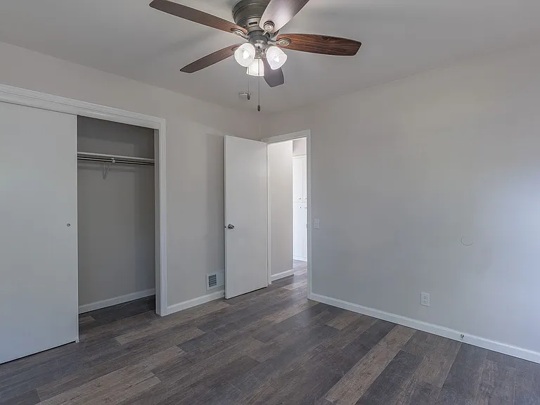 2109 Lake Point Dr — Photo 8