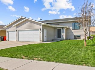 204 Cole Dr, Yankton, SD 57078