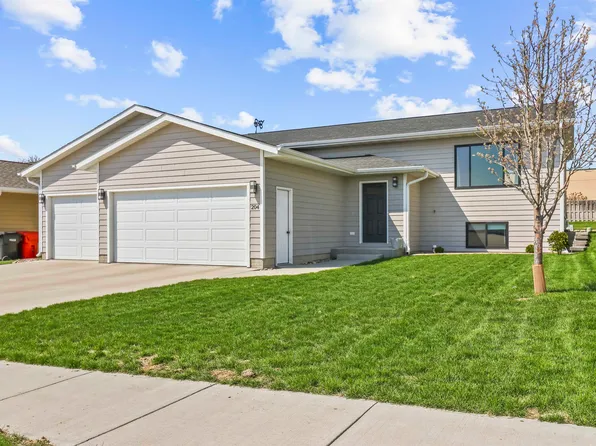 204 Cole Dr, Yankton, SD 57078