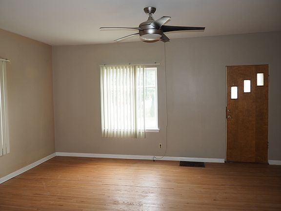 3rd image of 9933 W 143rd Pl