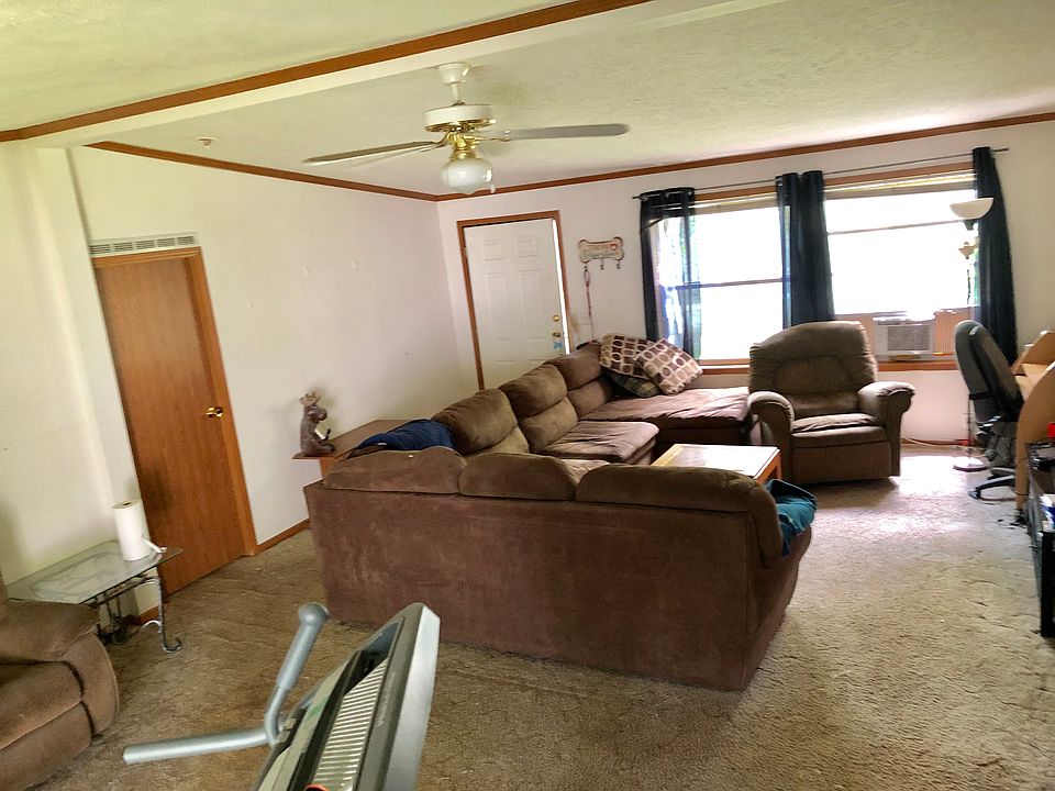 Spacious living room