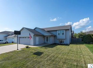 216 Wickfield Dr, Mankato, MN 56001
