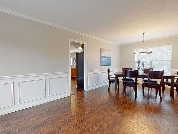5th image of 7042 Sage Ln