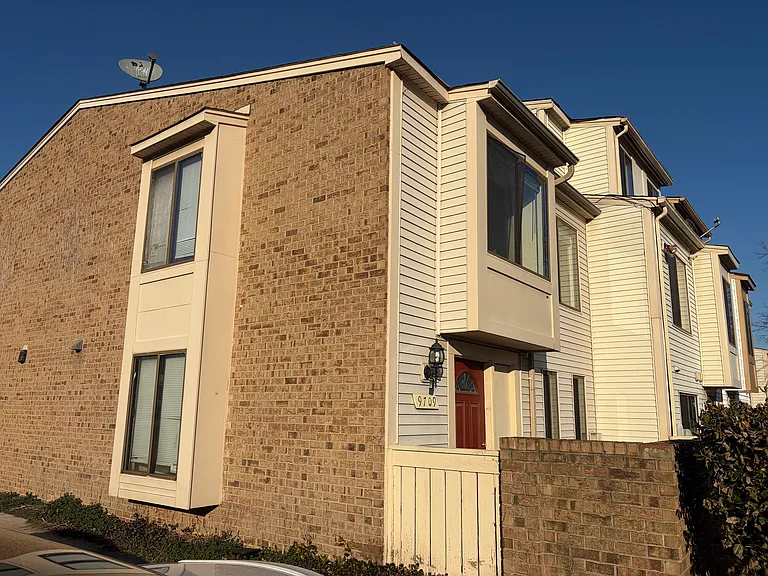 9709 Docena Dr — Photo 2