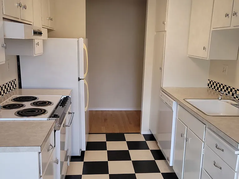 6421 Lake Washington Blvd NE #204 — Photo 4