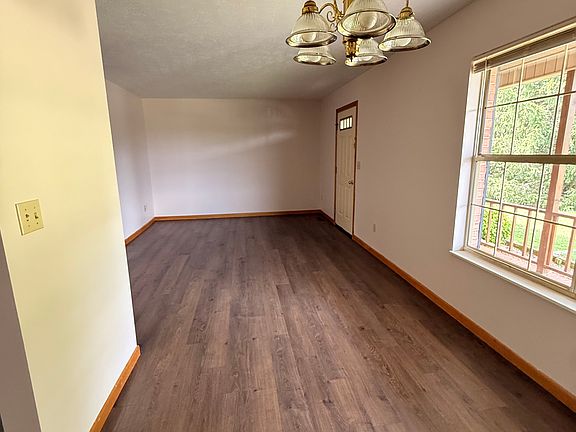 4th image of 195 Lakeshore Rd #1