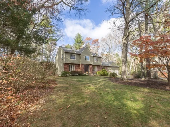 11 Garry Dr, Medfield, MA 02052