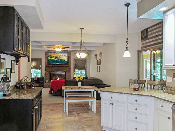 3rd image of 705 W Chinquapin Dr