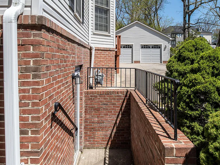 2725 Oldewood Dr — Photo 31