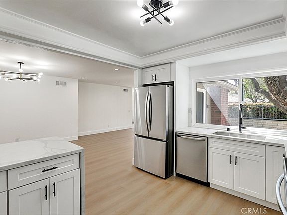 3rd image of 17282 Chestnut