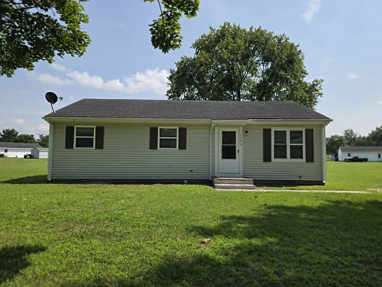 1104 Hillcrest Ave — Photo 2