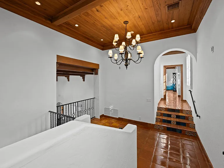 240 N Ocean Blvd — Photo 20