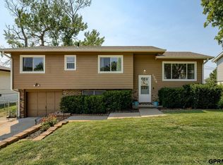 1704 N 111th St, Omaha, NE 68154