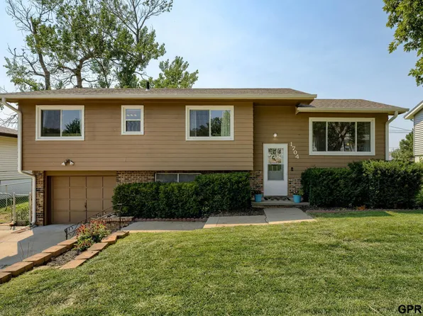 1704 N 111th St, Omaha, NE 68154